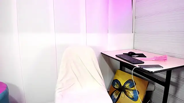 Snapshot of Sue_blue chatting on February 19, 2026, 3:46 am Sue blue online show from February 19, 2026, 3:46 am