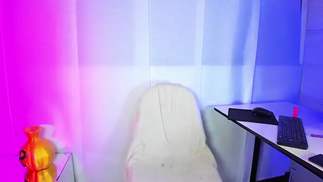 Snapshot of Sue_blue chatting on March 6, 2026, 12:51 am Sue blue online show from March 6, 2026, 12:51 am