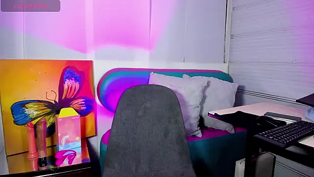 Snapshot of Sue_blue chatting on March 14, 2026, 11:21 pm Sue blue online show from March 14, 2026, 11:21 pm