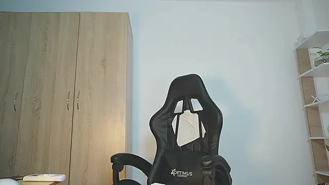 celestes777 online show from April 18, 2026, 7:51 pm