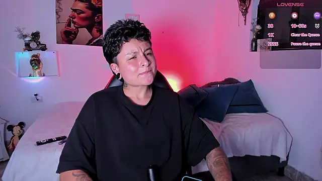 Zury Ramirez online show from February 13, 2026, 9:44 pm