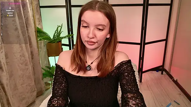 Layla Bloom online show from February 26, 2026, 5:45 pm