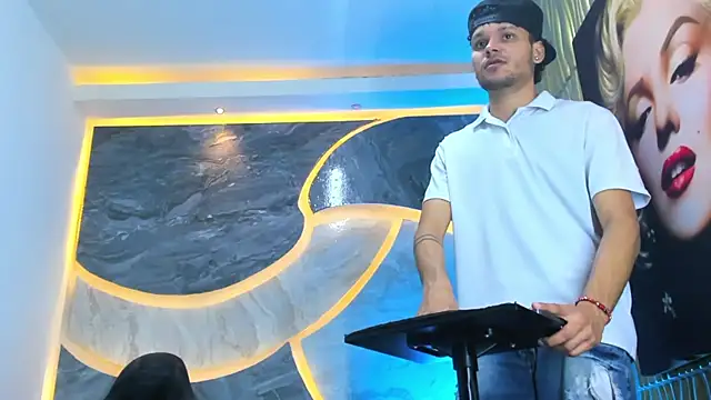 Snapshot of Lucas_hot_20 chatting on February 14, 2026, 5:26 am Lucas hot 20 online show from February 14, 2026, 5:26 am