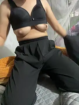 Snapshot of Likine002 chatting on January 14, 2026, 12:49 am Likine002 online show from January 14, 2026, 12:49 am