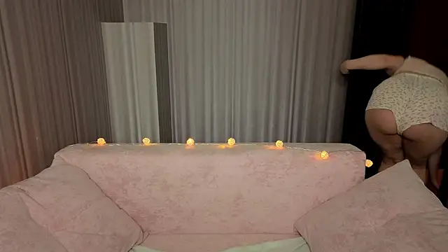 MilkyPop  online show from March 22, 2026, 9:45 am