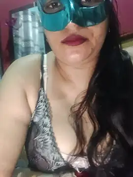 Snapshot of 01Roshani chatting on July 18, 2026, 6:23 pm 01Roshani online show from July 18, 2026, 6:23 pm