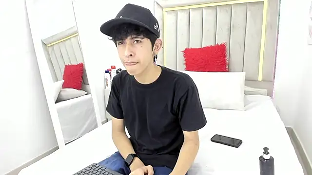 julian xx online show from January 12, 2026, 7:30 pm