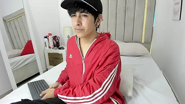 julian xx online show from January 18, 2026, 7:17 pm