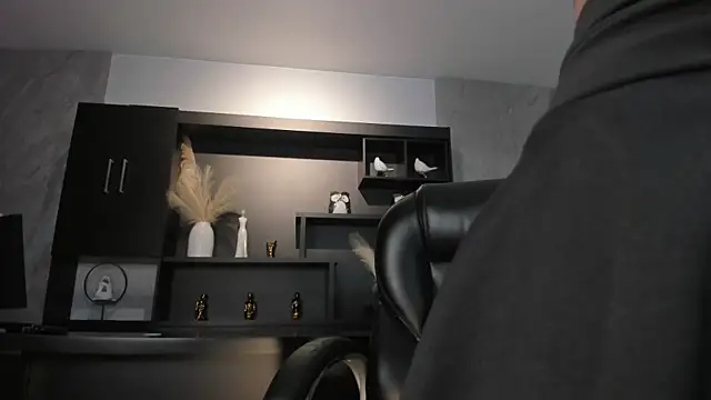 KayraLanne online show from April 7, 2026, 4:02 am