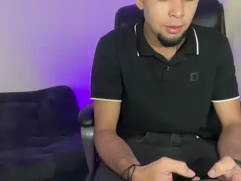 Snapshot of enyel_100 chatting on February 5, 2026, 4:06 am enyel 100 online show from February 5, 2026, 4:06 am