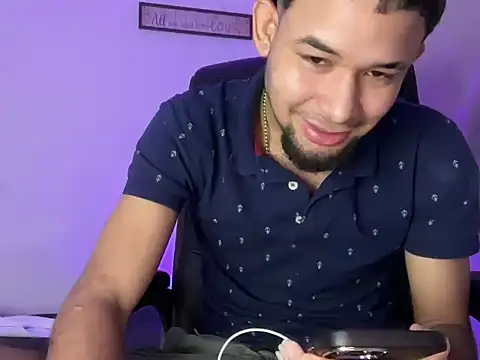 Snapshot of enyel_100 chatting on February 19, 2026, 11:17 am enyel 100 online show from February 19, 2026, 11:17 am