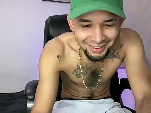 Snapshot of enyel_100 chatting on March 1, 2026, 6:21 pm enyel 100 online show from March 1, 2026, 6:21 pm