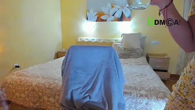 juliiaroberts online show from April 8, 2026, 4:01 am