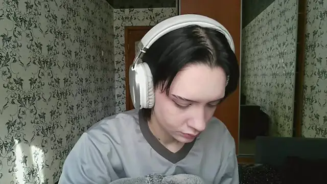 LxayBloom online show from March 18, 2026, 6:27 am