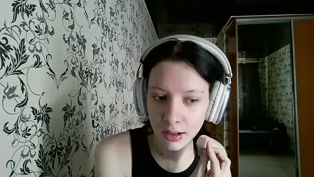 LxayBloom online show from April 1, 2026, 6:47 am