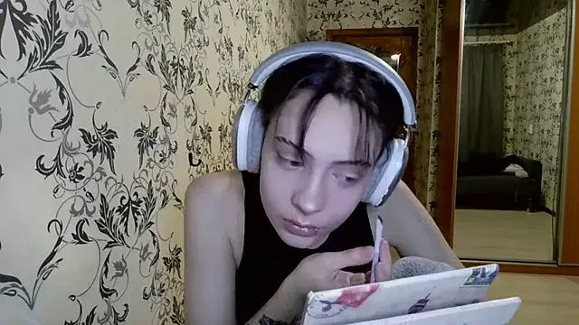 LxayBloom online show from April 4, 2026, 1:37 am