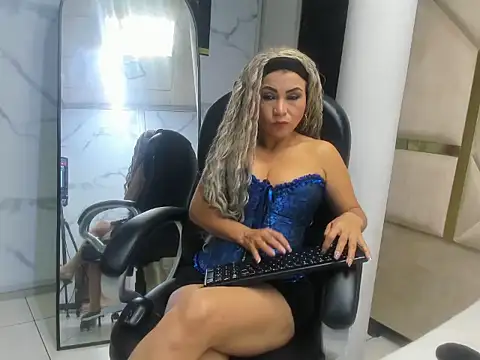 LauraScarlet online show from January 13, 2026, 9:09 pm