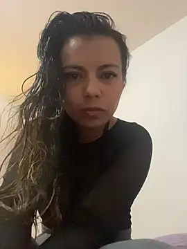 cinthia2011 online show from February 24, 2026, 5:22 pm