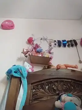 cinthia2011 online show from February 26, 2026, 6:51 pm