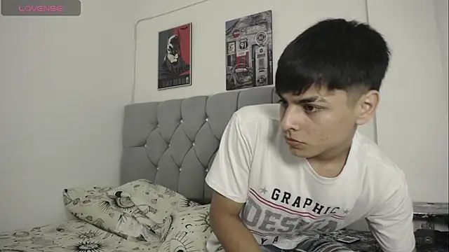 Snapshot of Loganjhonson19 chatting on January 7, 2026, 2:36 am Loganjhonson19 online show from January 7, 2026, 2:36 am