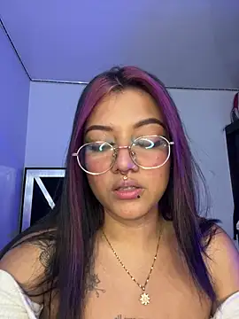 Snapshot of queen_of_you_heart chatting on January 14, 2026, 2:39 am queen of you heart online show from January 14, 2026, 2:39 am