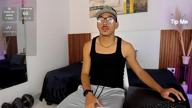 Snapshot of Julian_Dark_ chatting on February 6, 2026, 4:28 am Julian Dark online show from February 6, 2026, 4:28 am