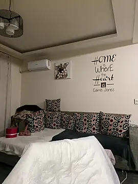 IRISWHITE17 online show from February 9, 2026, 5:44 am