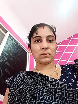 Snapshot of Hot_ree85 chatting on February 9, 2026, 5:44 am Hot ree85 online show from February 9, 2026, 5:44 am