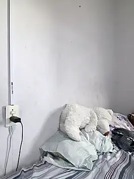 Snapshot of Larissinha015 chatting on February 28, 2026, 7:48 pm Larissinha015 online show from February 28, 2026, 7:48 pm