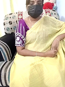 Snapshot of Tinarosy13 chatting on February 22, 2026, 11:20 am Tinarosy13 online show from February 22, 2026, 11:20 am