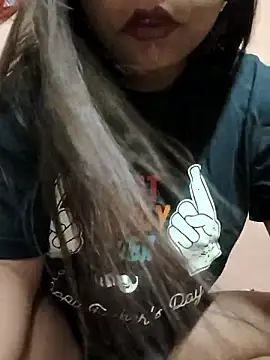 Hot Twinkle online show from April 13, 2026, 6:46 pm