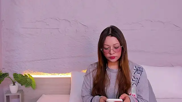 lanna 18  online show from February 3, 2026, 11:48 am