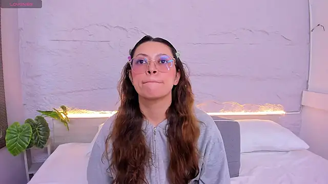 lanna 18  online show from February 26, 2026, 12:04 pm