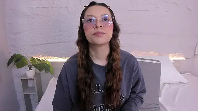 lanna 18  online show from March 26, 2026, 11:49 am