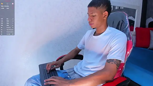 Snapshot of _erick_j chatting on February 4, 2026, 8:47 pm erick j online show from February 4, 2026, 8:47 pm