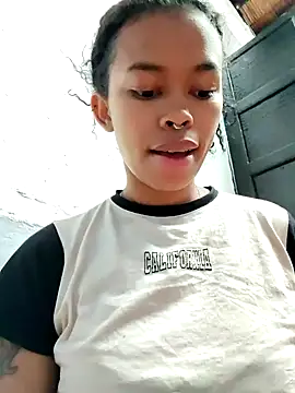 Snapshot of shenna_brunette chatting on March 6, 2026, 2:57 pm shenna brunette online show from March 6, 2026, 2:57 pm