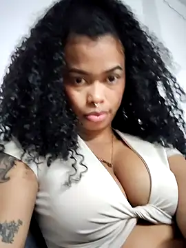 Snapshot of shenna_brunette chatting on March 9, 2026, 4:33 pm shenna brunette online show from March 9, 2026, 4:33 pm