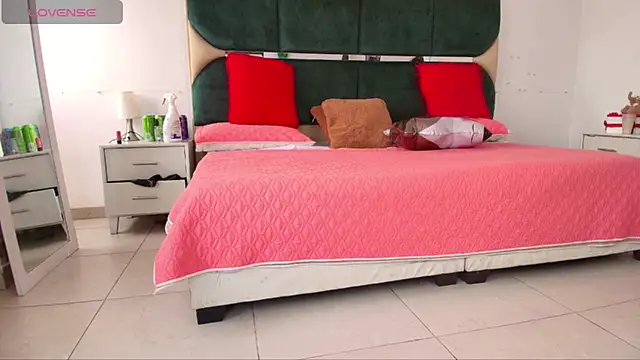 Jessica Beltrann online show from March 26, 2026, 7:41 pm