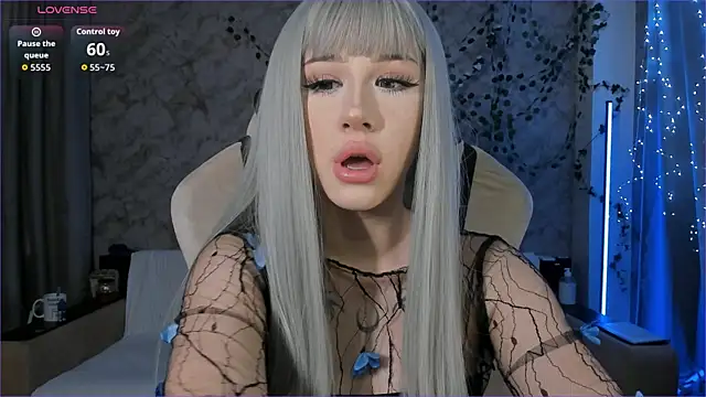 Necucubi02 online show from May 6, 2026, 9:25 am