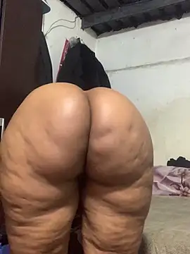 Xsexysnow33s online show from May 25, 2026, 9:10 pm