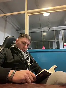 allee2206 online show from April 21, 2026, 9:17 pm