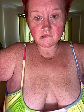 BustyRedxx online show from June 23, 2026, 12:47 pm