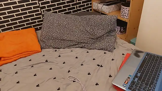 Snapshot of Spatgirl chatting on February 16, 2026, 7:32 pm Spatgirl online show from February 16, 2026, 7:32 pm