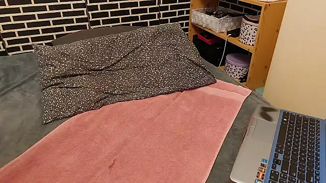 Snapshot of Spatgirl chatting on March 1, 2026, 4:09 pm Spatgirl online show from March 1, 2026, 4:09 pm