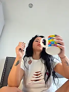 QueenMary80 online show from January 13, 2026, 10:20 am