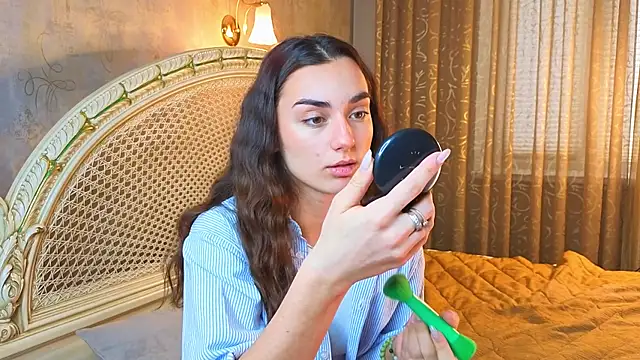 MinnaShummon online show from January 12, 2026, 10:09 am