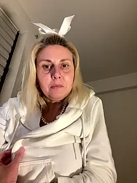 Amelia9798 online show from January 14, 2026, 7:52 pm