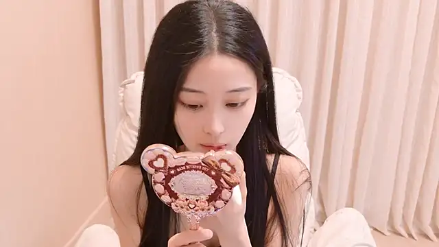 Snapshot of iiiiiiiiiu chatting on April 16, 2026, 4:02 am iiiiiiiiiu online show from April 16, 2026, 4:02 am