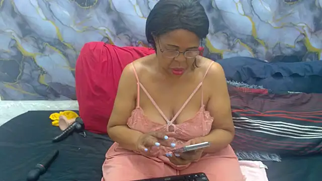 SEXY MATURExx online show from May 6, 2026, 4:45 pm
