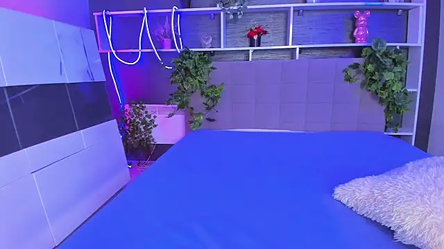 StephieRousee online show from July 30, 2026, 5:28 am